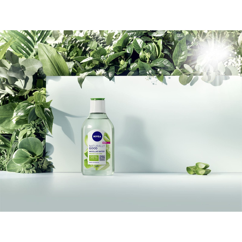 Nivea čisticí micelární voda Naturally Good 400ml