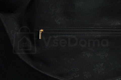 Cestovní taška z koženky – černá (37L)